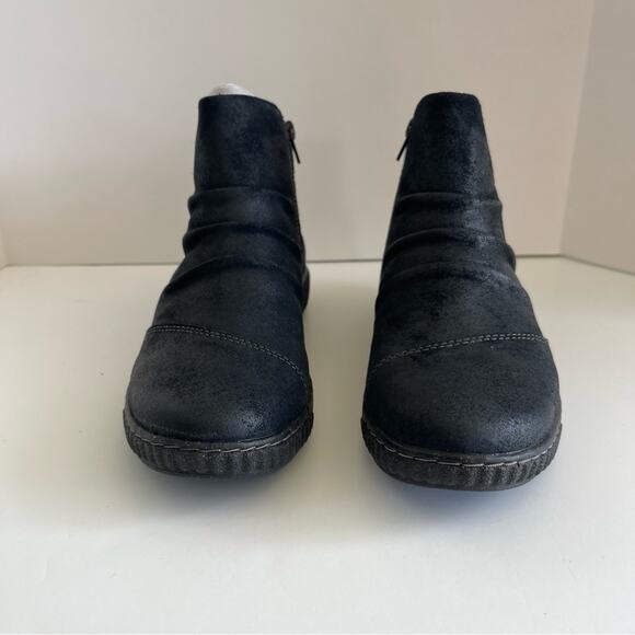 Clarks Suede Ankle Boots Black Booties - Picture 15 of 16